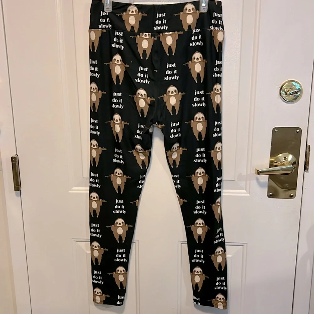 🔴 CLEARANCE🔖 LK NW “JUST DO IT SLOWLY” 🦥 BLACK SLOTH LEGGINGS Women’s XXL - Picture 3 of 4
